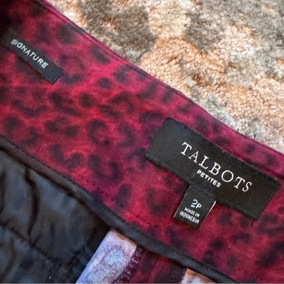 Good used condition Talbots leopard print pant. Sz 2p - Picture 3 of 9